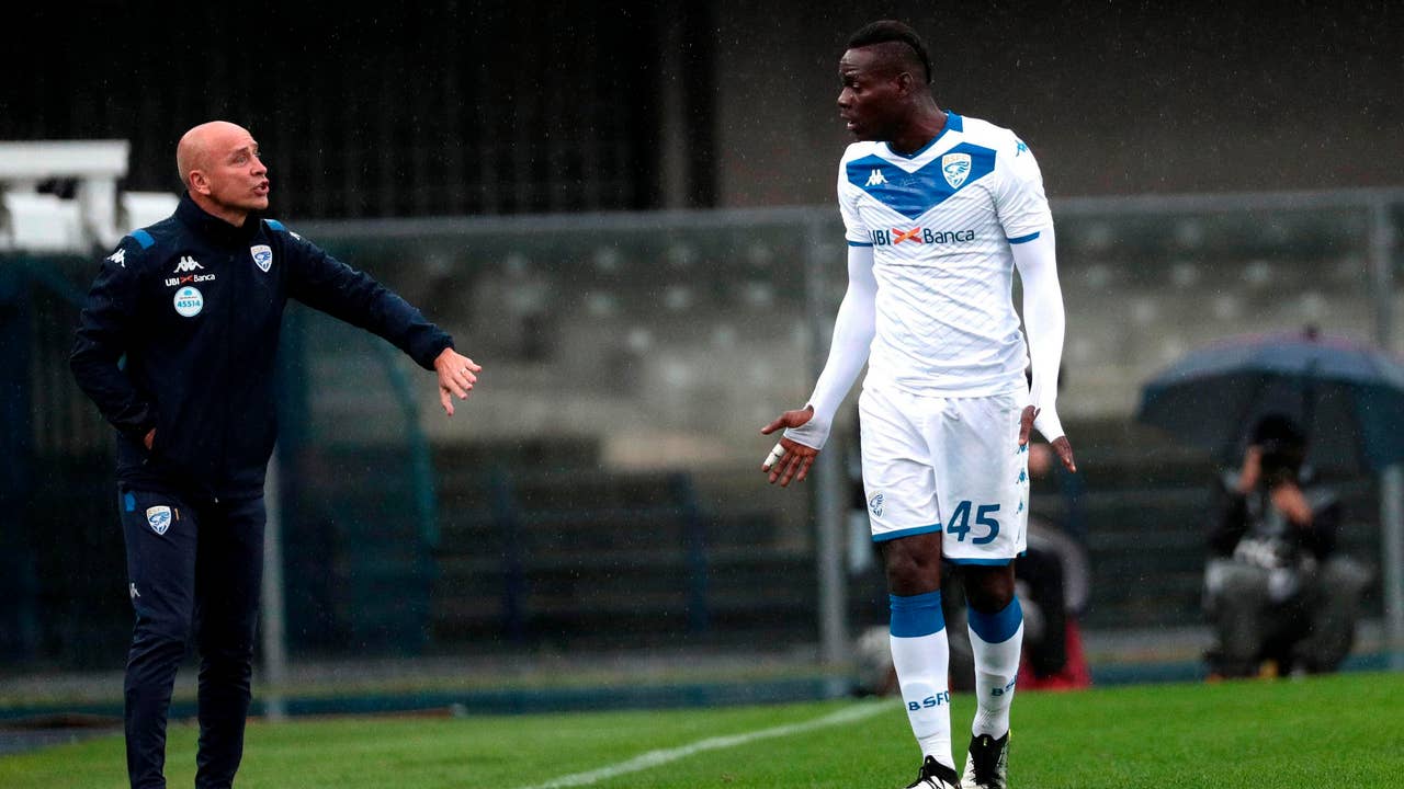 Balotelli threatens to leave soccer field amid racist chants